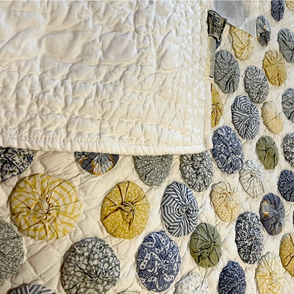 Rare!! Pottery Barn Handmade Yo-Yo Puff Quilt 90”x90” - Picture 7 of 15